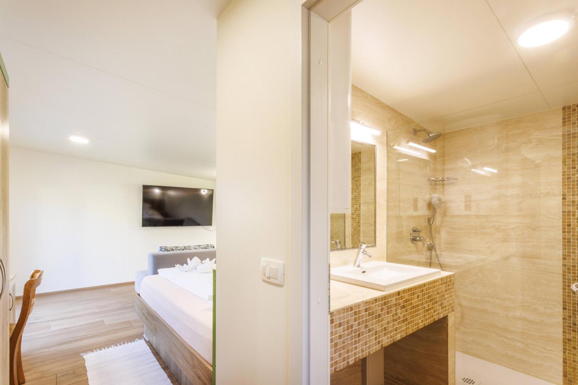 Mobile House Vegov Hram Hotell Dol pri Ljubljani Exteriör bild