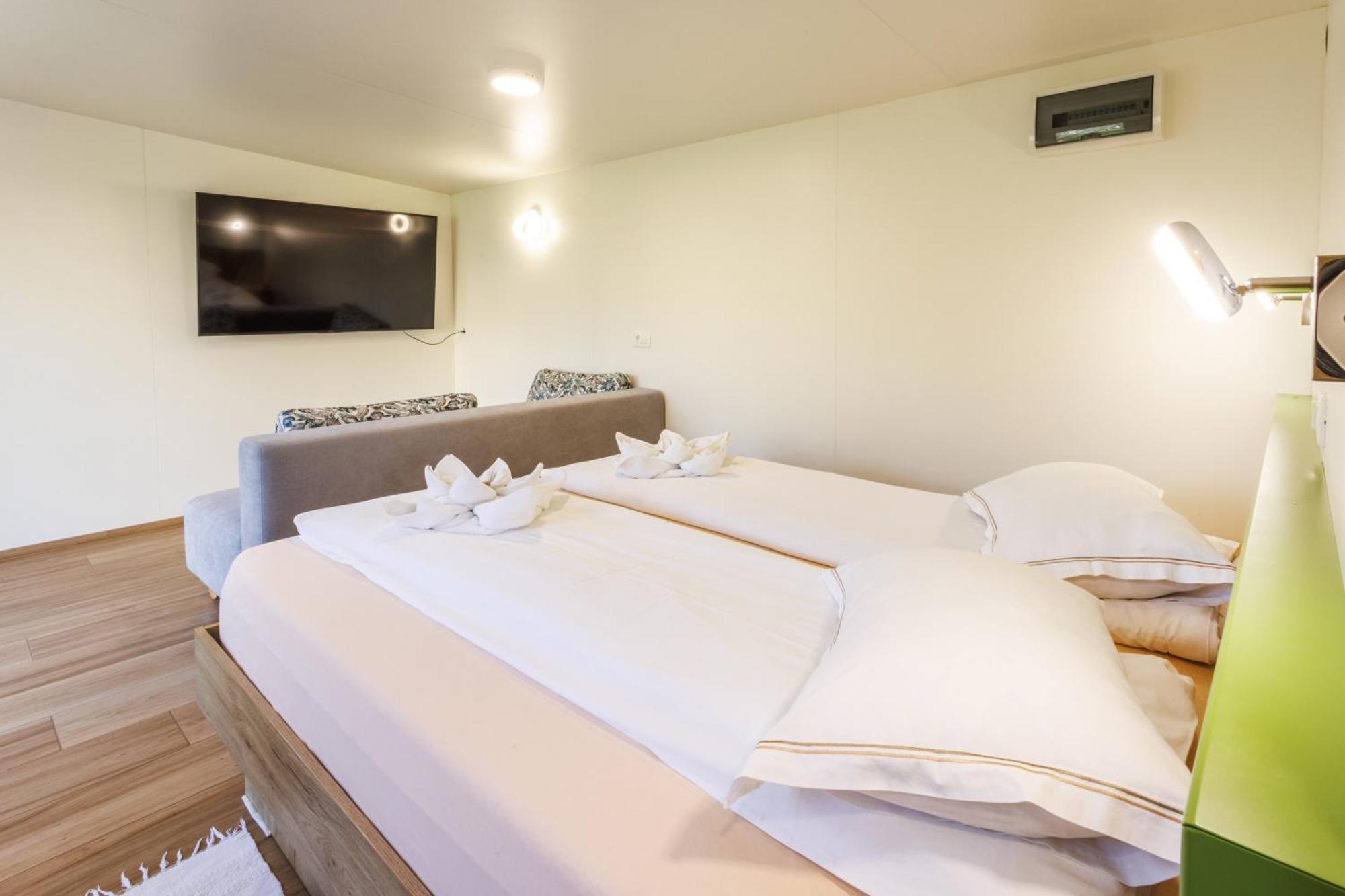 Mobile House Vegov Hram Hotell Dol pri Ljubljani Exteriör bild